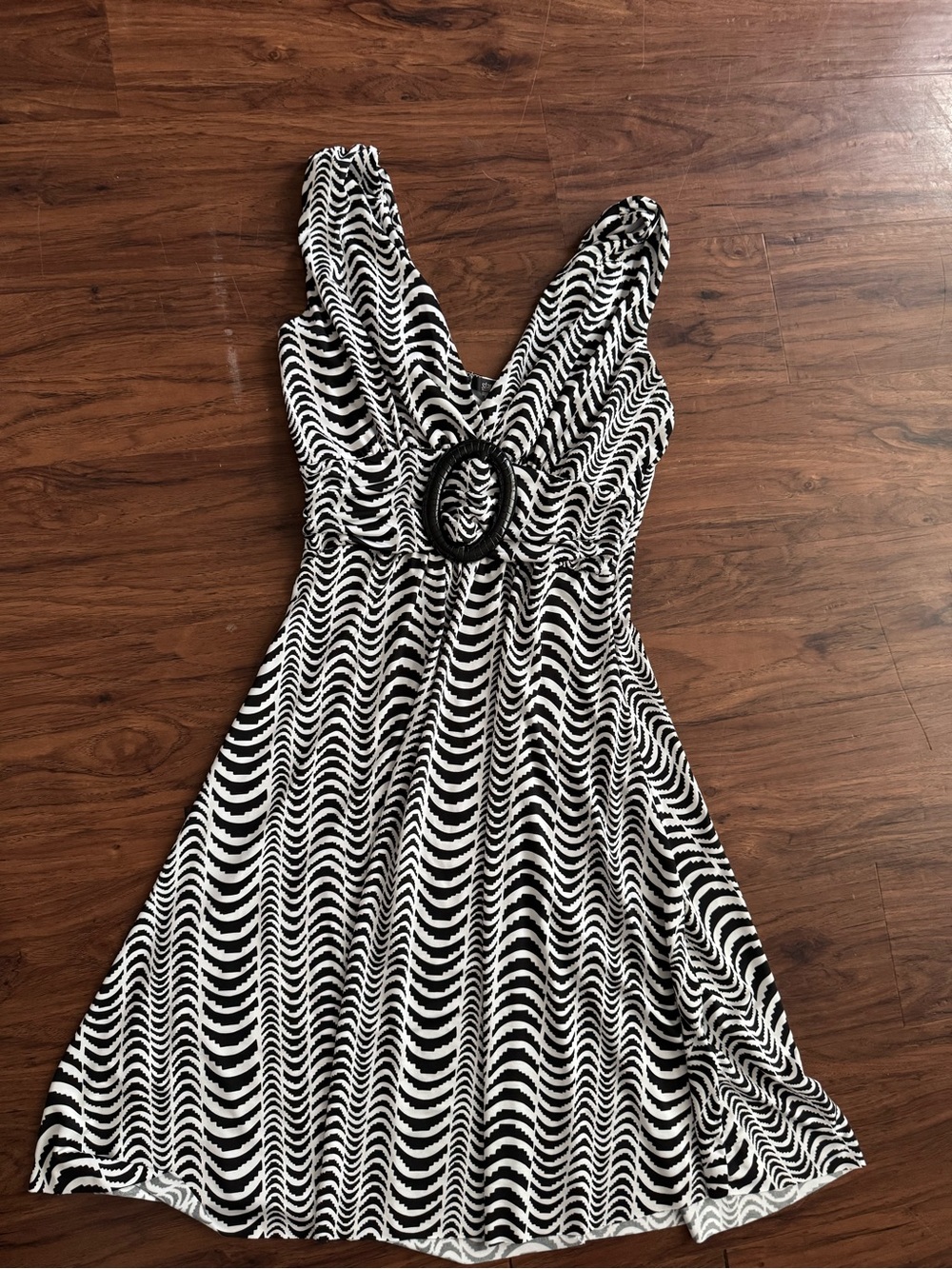 Star Vixen Black & White Wave-Print Midi Dress Y2K